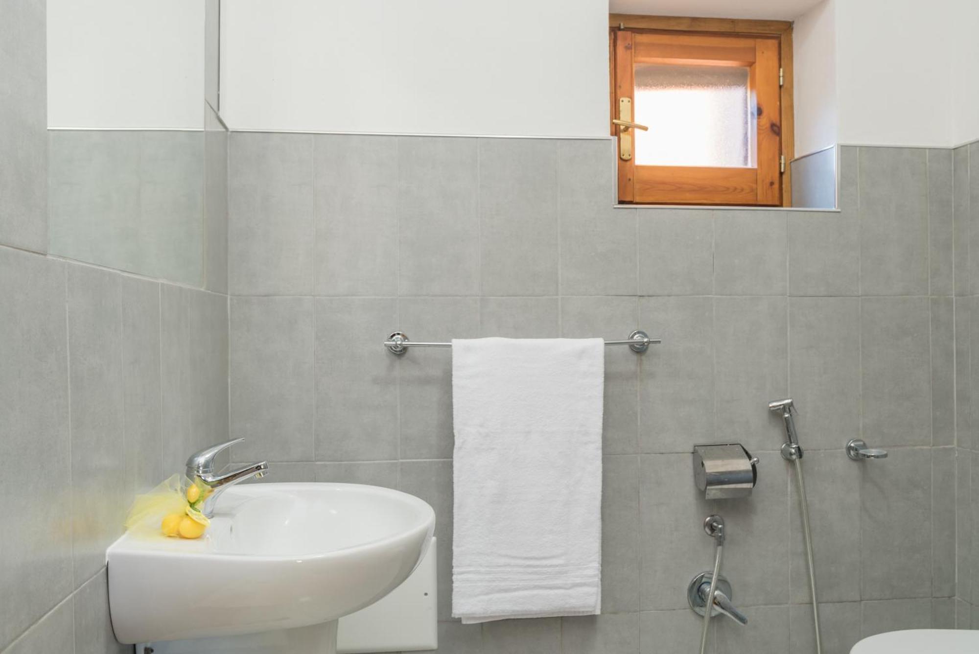 Quadrilocale Vico Trento Apartment San Teodoro  Bagian luar foto